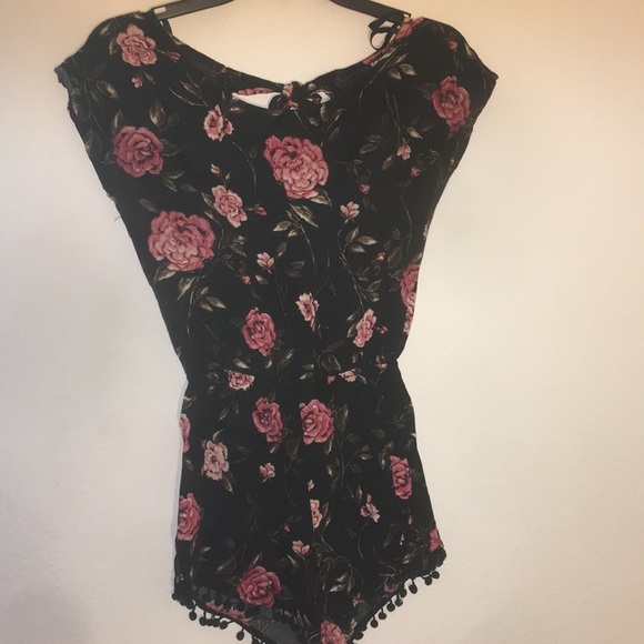 Romper - Picture 1 of 4